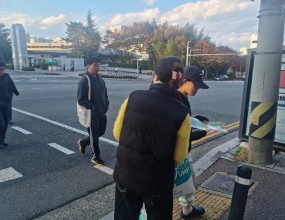 ■ 일시 : 2023.11.17 (금) 16:00  ■ 장소 : 울산대학교 정문 맞은편 ■ 울산성착취피해아동청소년지원센터 '점프'와 함께 대학생 및 청소년을 대상으로 성매매예방 및 근절을 위한 캠페인을 진행하였습니다.
